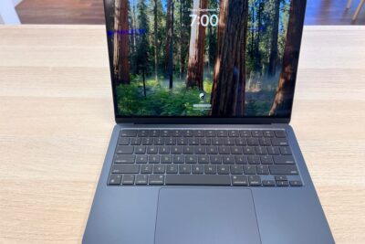 MacBook Air (M2, 2022)‎